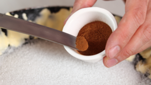 Cynamon jako naturalny preparat przeciwko mrówkom.