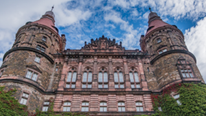 Frontowa elewacja Zamku Książ